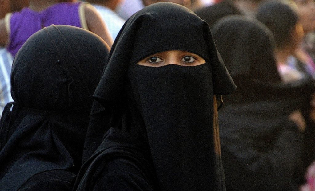 Bantahan Dalil Sharih Tidak Wajibnya Memakai Jilbab