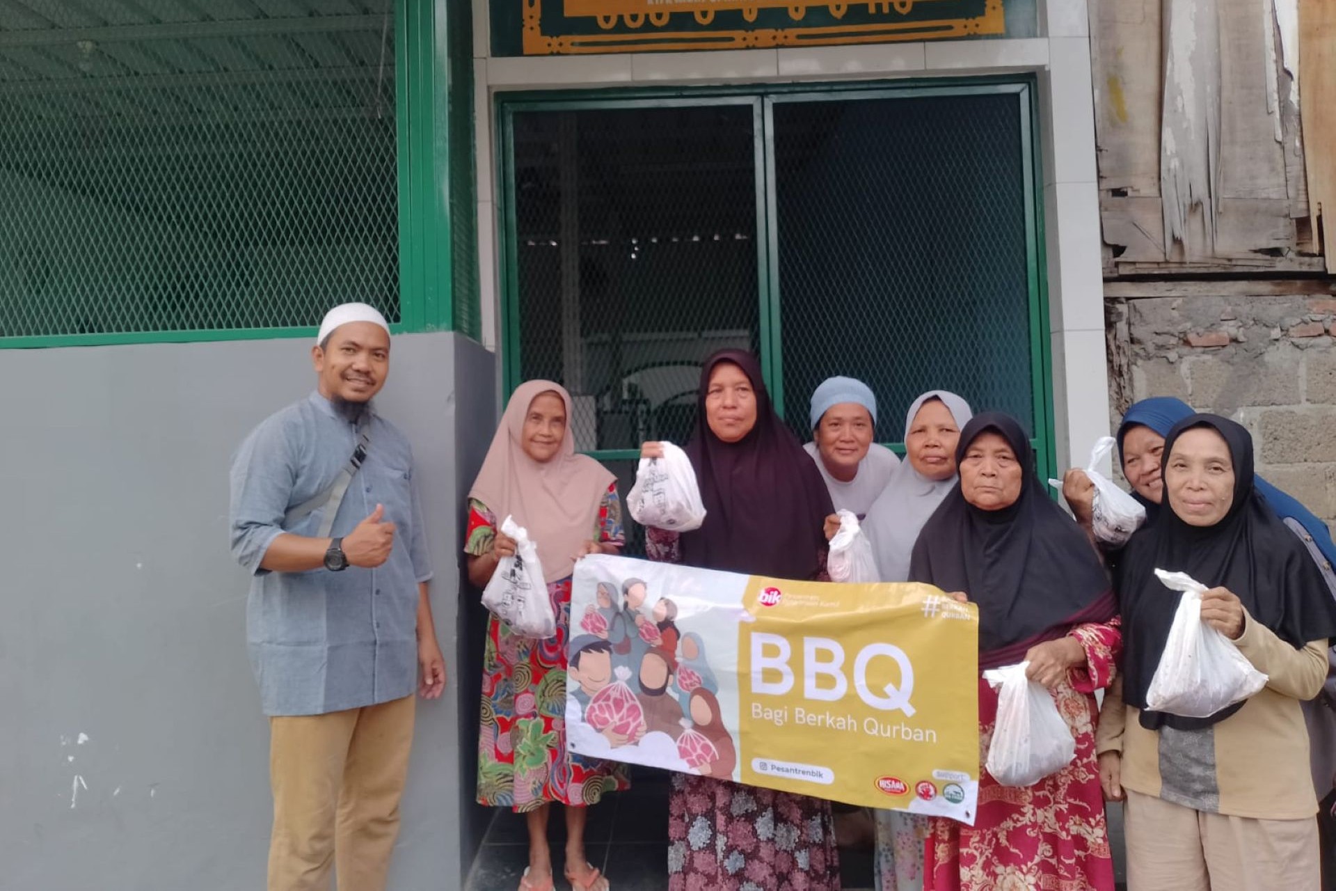 Bagi Berkah Qurban Pesantren BIK Idul Adha 1446H