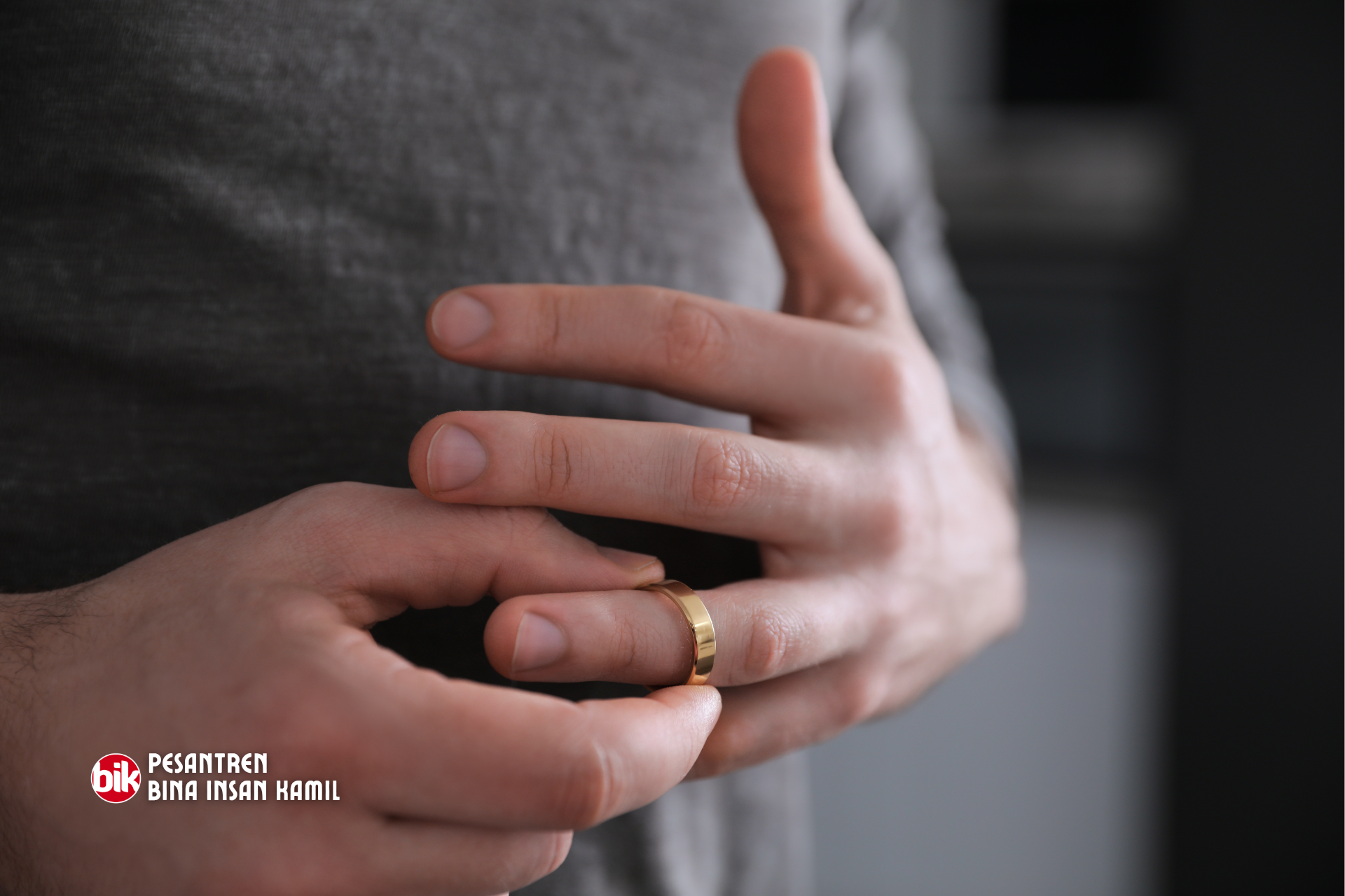 Takhrij Hadits Wanita Yang Minta Khulu’ Adalah Munafik